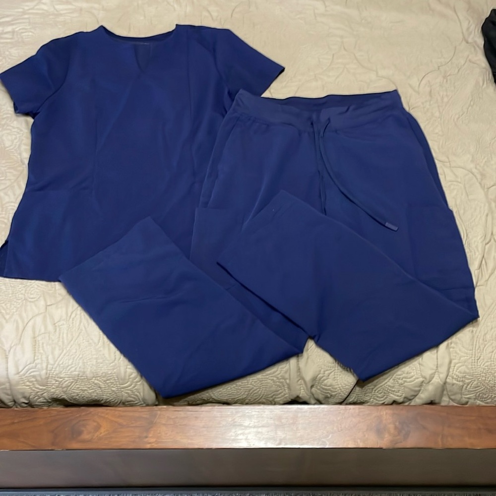 EUC Mandala Navy scrub set